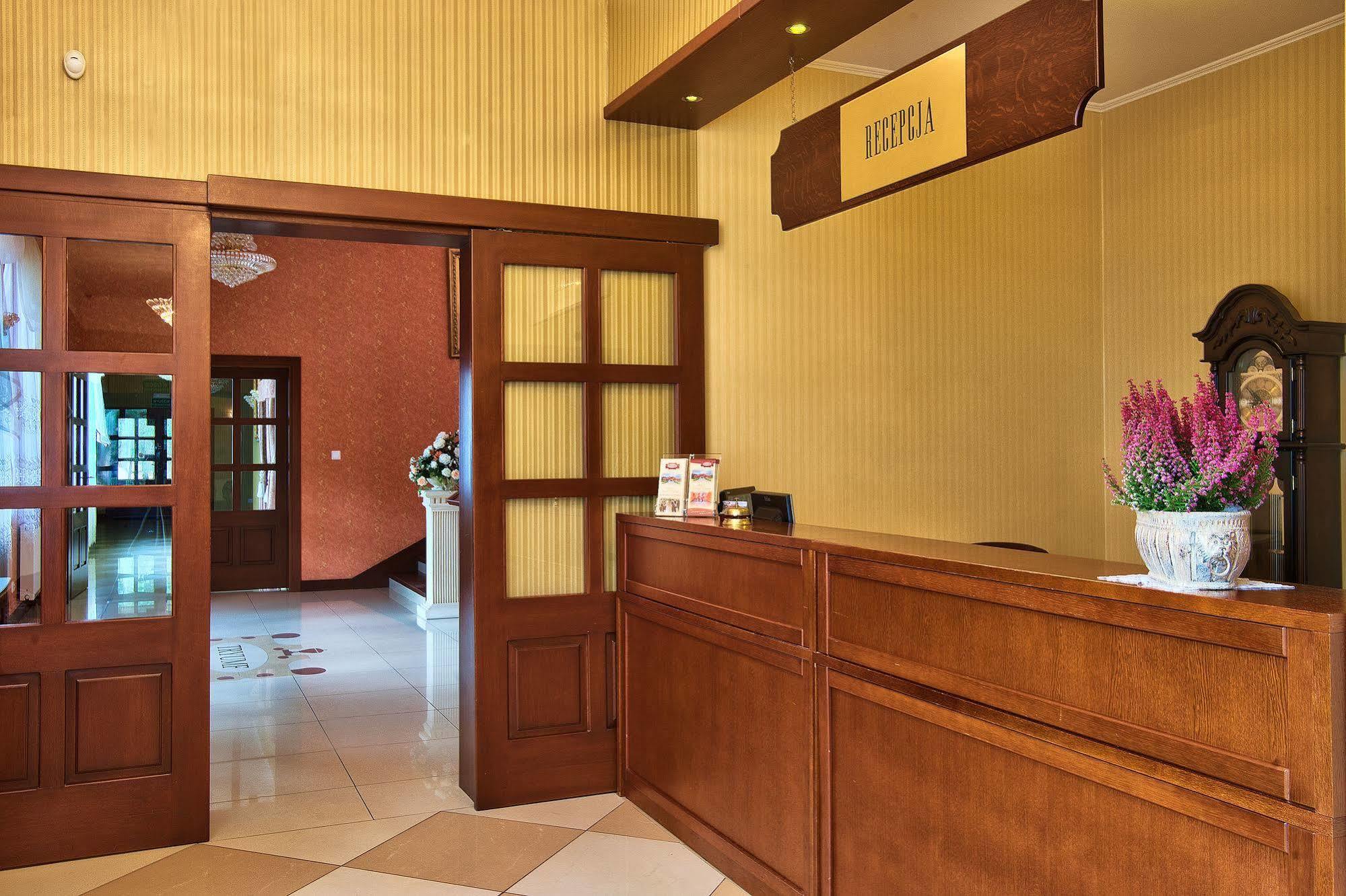 Hotel - Dworek Tryumf Ksiezyno Ngoại thất bức ảnh