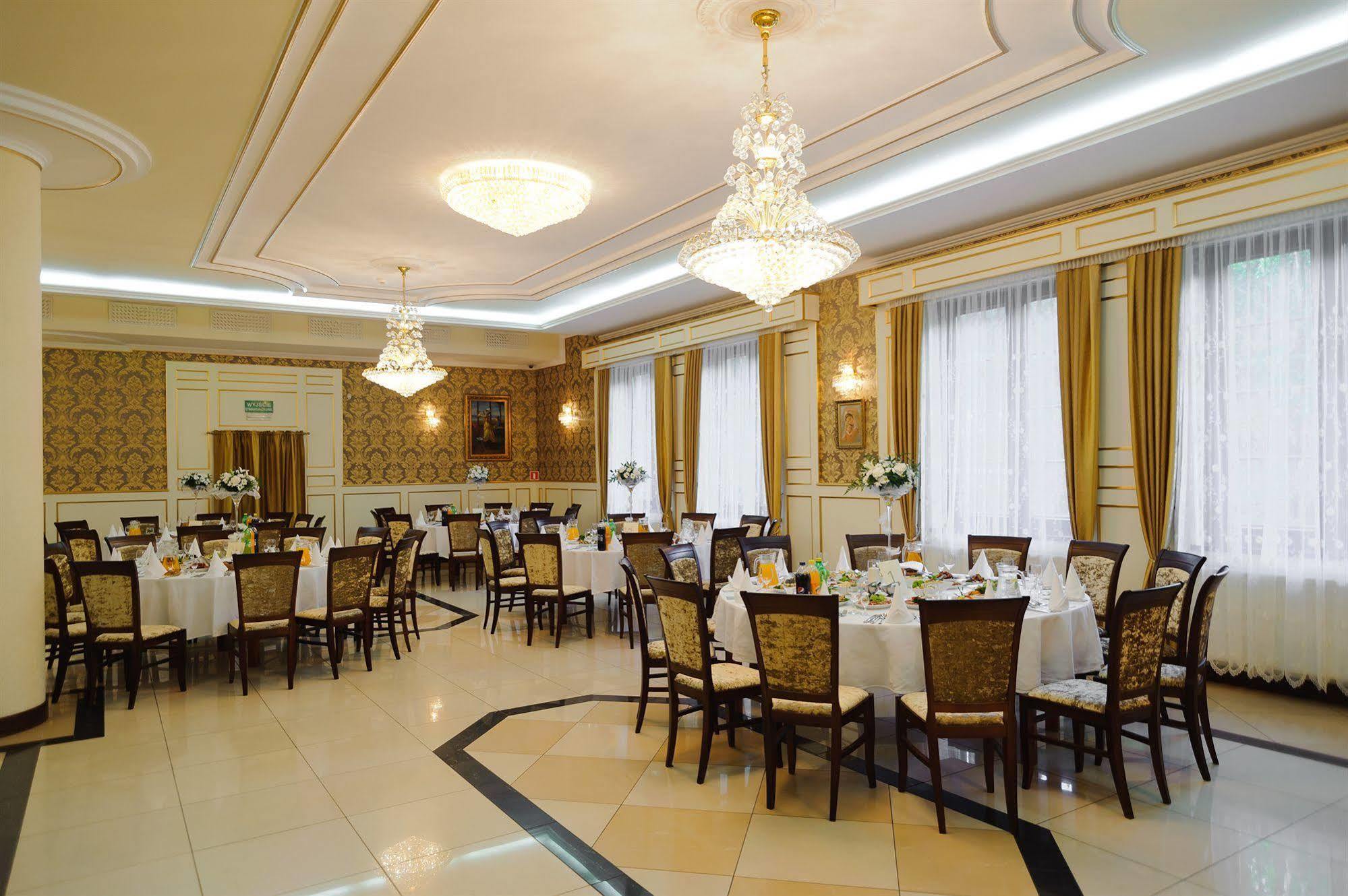 Hotel - Dworek Tryumf Ksiezyno Ngoại thất bức ảnh